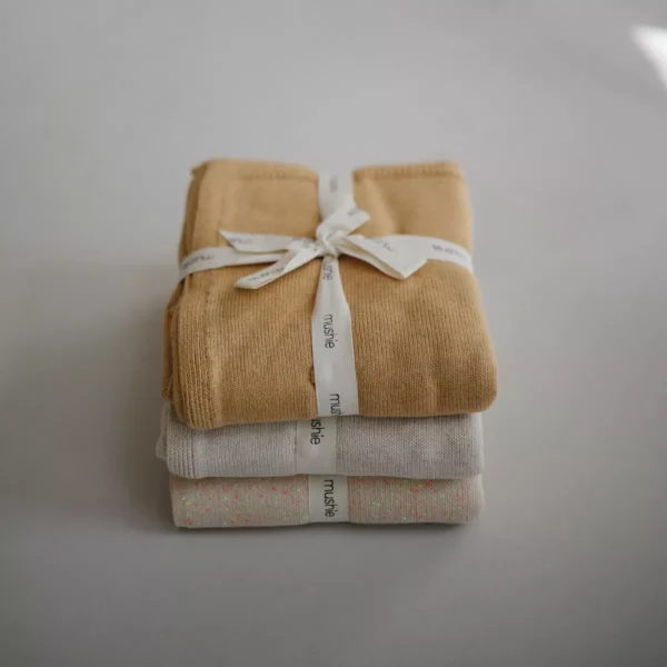 Mushie pletená detská deka z organickej bavlny bodkovaná – Mustard