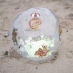 Filibabba Plážová lopta Alfie Dino Beach Confetti