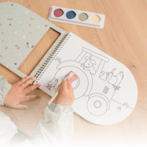 Maľovanie s farbami a farbičkami