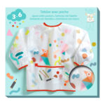 Djeco Plášť s rukávmi a vreckom Nálepky a ceruzky – Hračky od 3 do 6 rokov pre deti z e-shopu Naša Bublinka Marti...