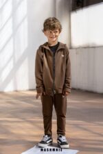 Mash Mnie Tepláky Hnedé – Novinky pre deti z e-shopu Naša Bublinka Martin | detský obchod s oblečením, obuvou, hra...