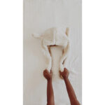 Mrs.Ertha Čiapka s pohyblivými ušami Ovečka – Čiapky, nákrčníky a rukavice pre deti z e-shopu Naša Bublinka Mar...