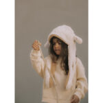 Mrs.Ertha Čiapka s pohyblivými ušami Ovečka – Čiapky, nákrčníky a rukavice pre deti z e-shopu Naša Bublinka Mar...