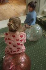 Konges Sløjd Skákacia lopta Cherry – Hračky na von a do vody pre deti z e-shopu Naša Bublinka Martin | detský obcho...