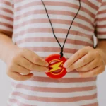 Upokojujúci prívesok Blesk žltý Jellystone Designs – Hračky pre deti z e-shopu Naša Bublinka Martin | detský obch...