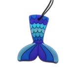 Upokojujúci prívesok Morská víla Modrá Jellystone Designs – Hračky na rozvíjanie zmyslov pre deti z e-shopu Naša...