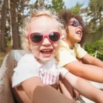 KiETLA slnečné okuliare WaZZ - Raspberry – Doplnky pre deti z e-shopu Naša Bublinka Martin | detský obchod s obleče...