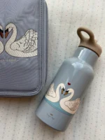 Konges Sløjd Termofľaša Swan Blue – Fľaše pre deti z e-shopu Naša Bublinka Martin | detský obchod s oblečením, ...