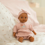 Little Dutch bábika Baby Yara – Bábiky pre deti z e-shopu Naša Bublinka Martin | detský obchod s oblečením, obuvou...